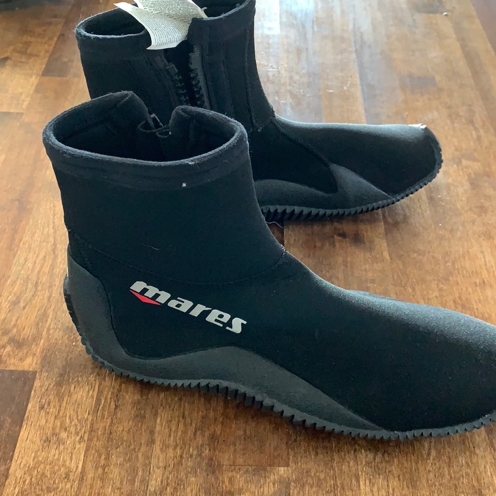 Mares Water Shoes size 9. Diving, Surfing